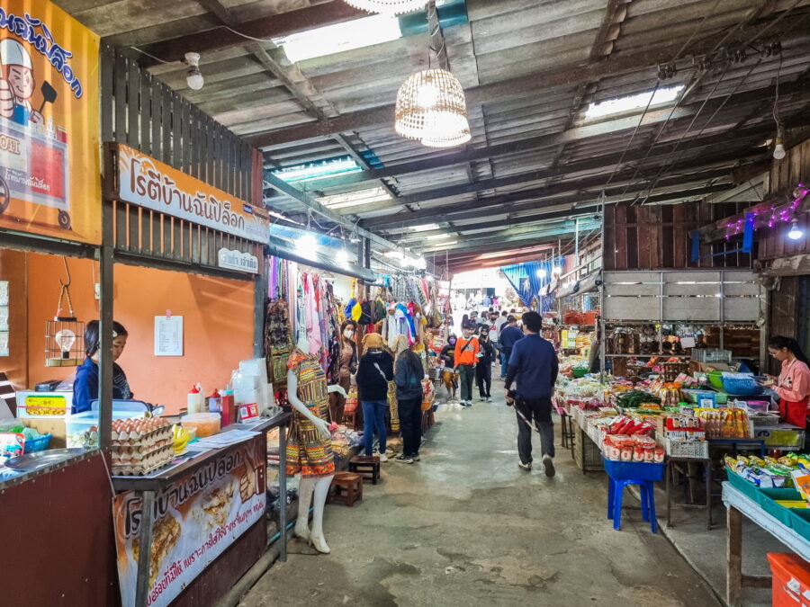 ban i tong market kanchanaburi
