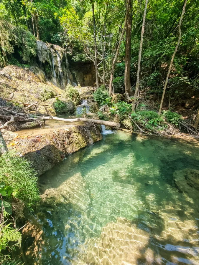 bassin eau claire au niveau 6 parc national erawan kanchanaburi