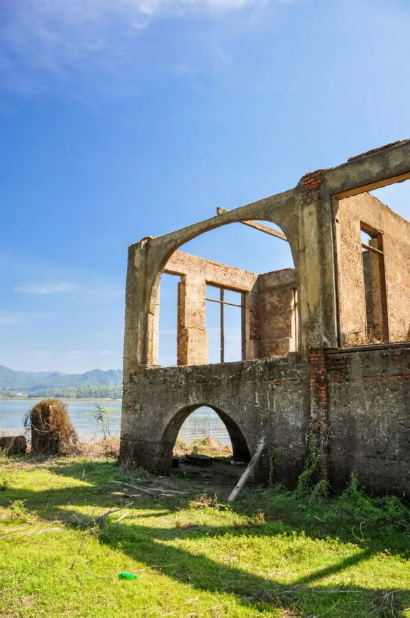 batiment annexe underwater temple old wat wang wiwekaram lac sangkhlaburi