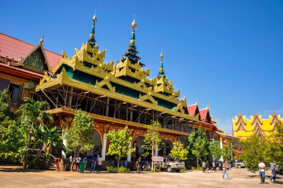 batiment principal wat wang wiwekaram sangkhlaburi