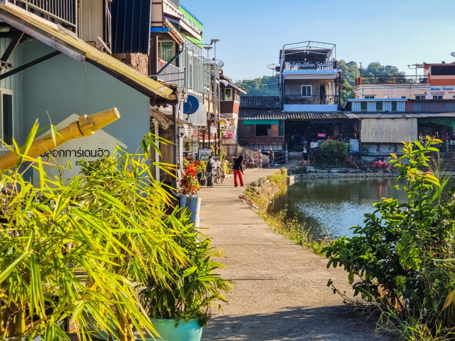 bord du reservoir a ban i tong kanchanaburi