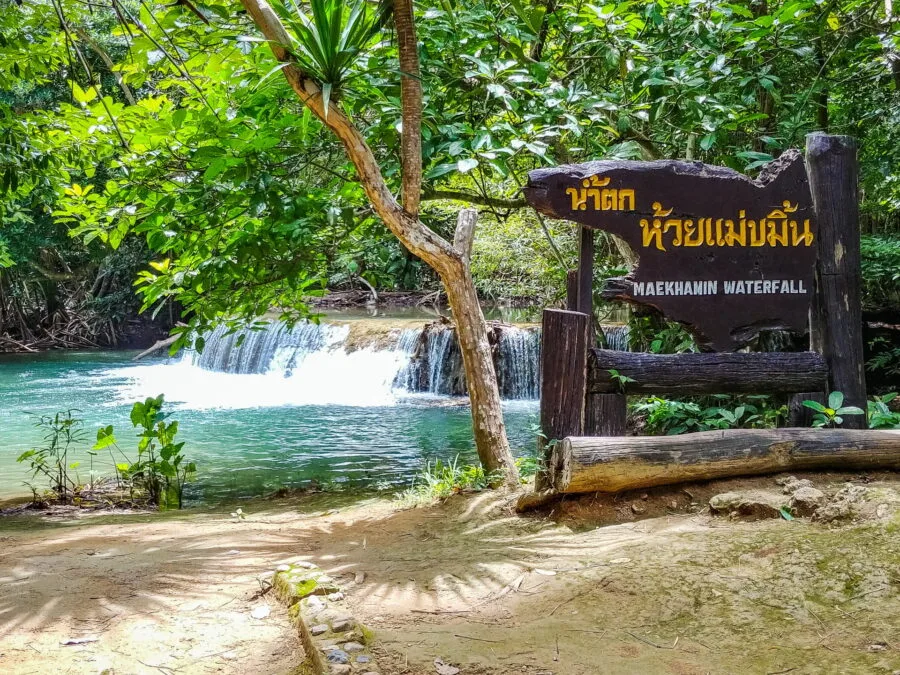debut du sentier huay mae khamin waterfall kanchanaburi