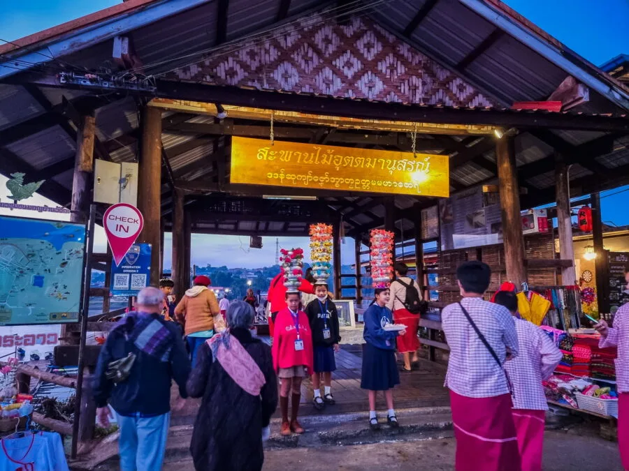 entree pont môn tôt matin sangkhlaburi