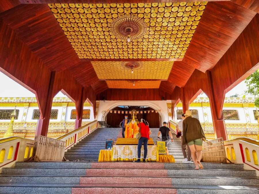 escalier au chedi puttha khaya sangkhlaburi