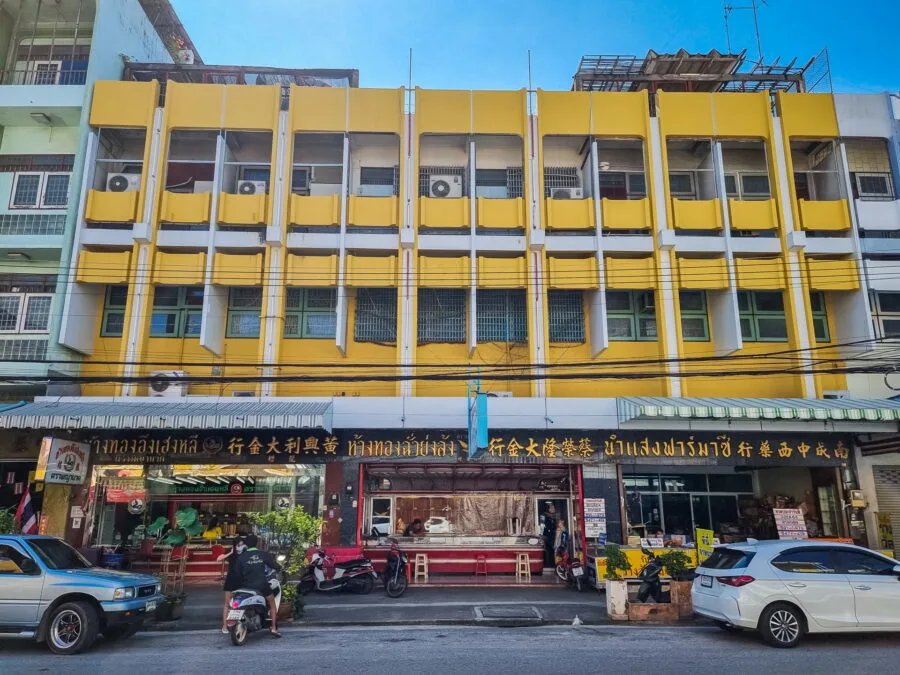 façade jaune rue khorat nakhon ratchasima