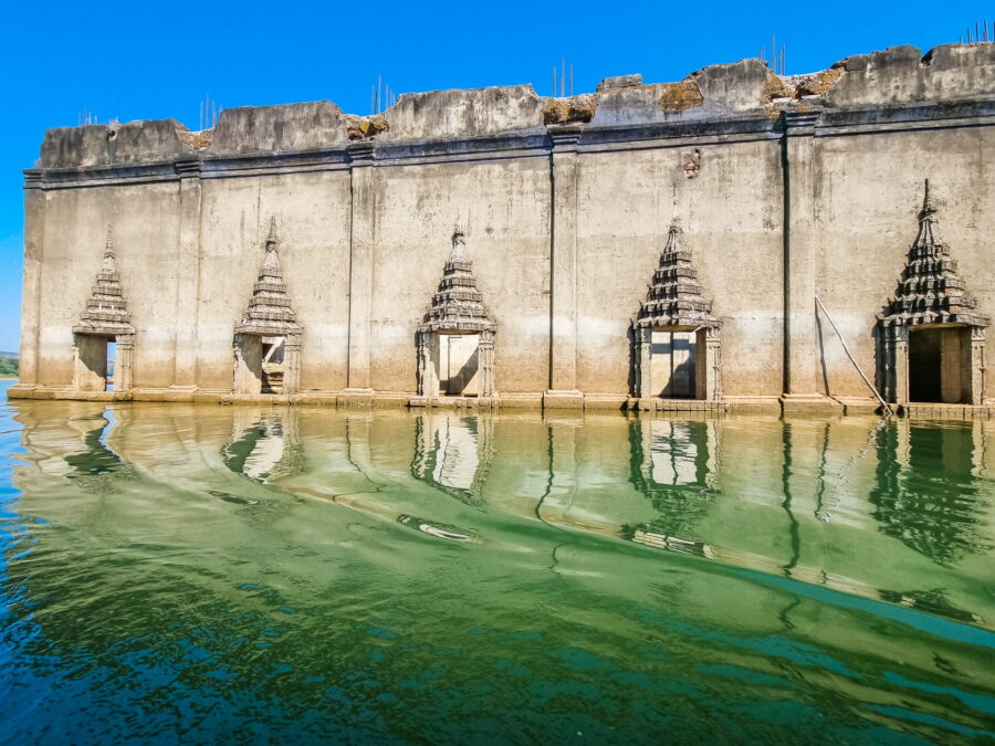 facade temple immergé lac sangkhlaburi