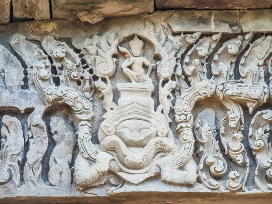 fronton avec kala prasat phnom wan nakhon ratchasima