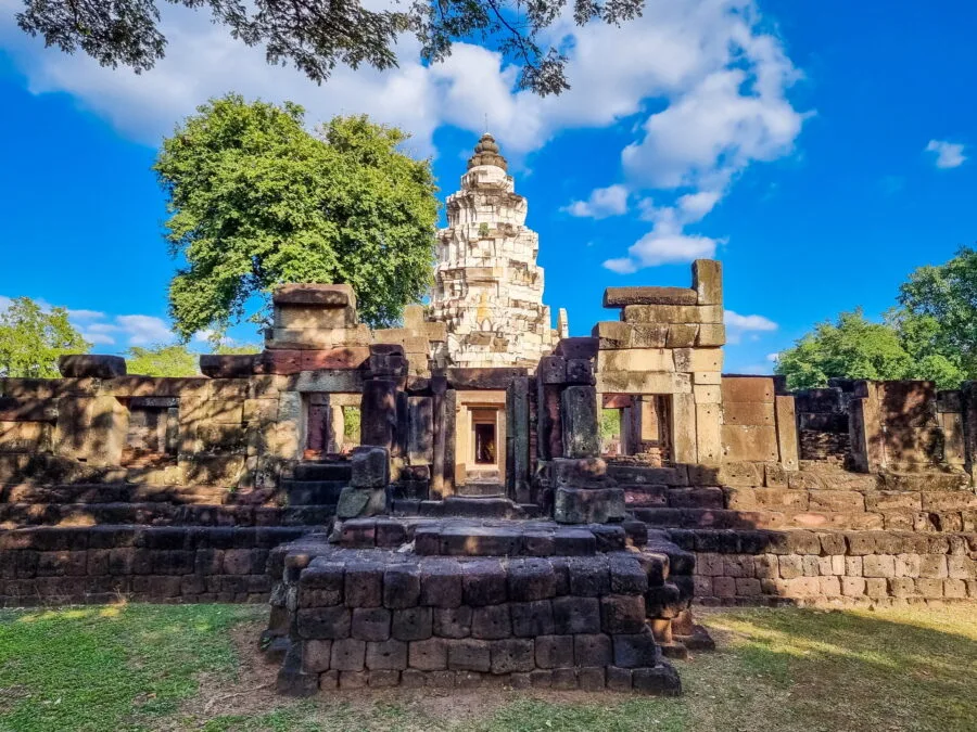 gopura au prasat phnom wan nakhon ratchasima