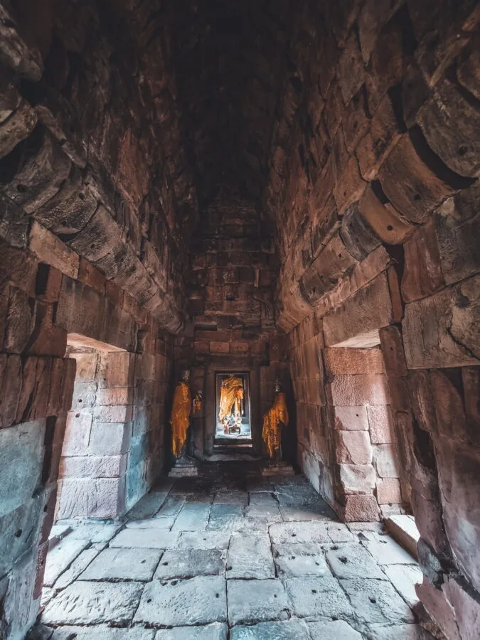 interieur prasat phnom wan nakhon ratchasima