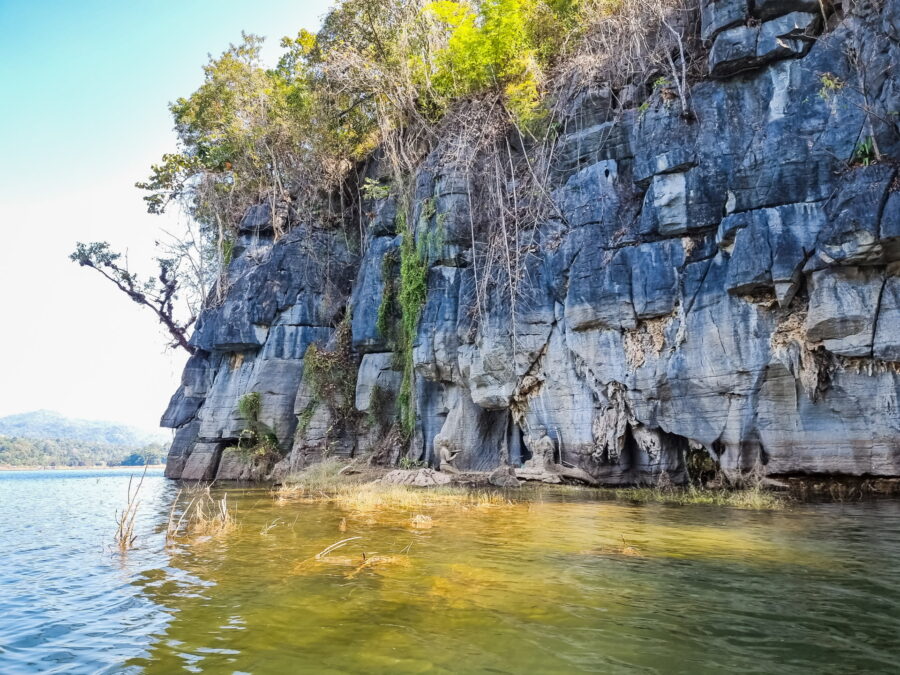 japanese cliff balade sur lac sangkhlaburi