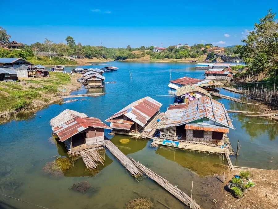 maisons flottantes village môn sangkhlaburi