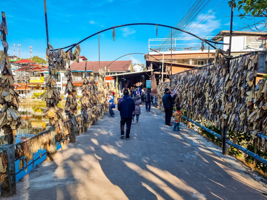 mur des souvenirs de pilok kanchanaburi