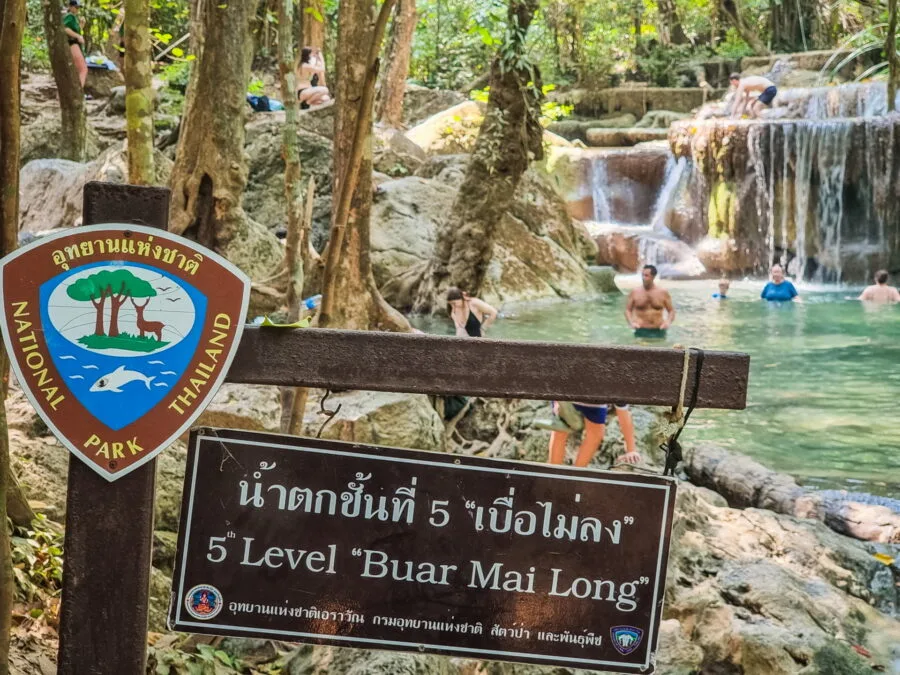 panneau indiquant niveau 5 parc national erawan kanchanaburi