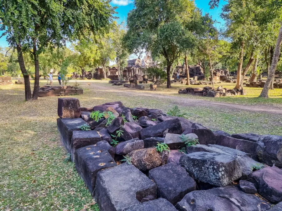 parc entourant le prasat phnom wan nakhon ratchasima