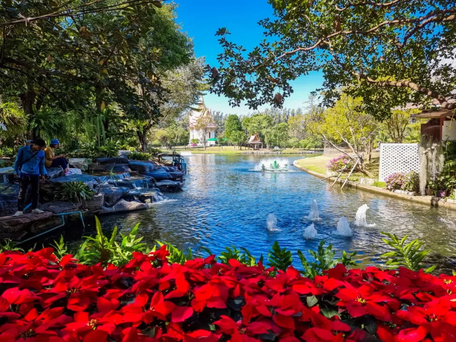 petit lac au wat luang phor toh nakhon ratchasima