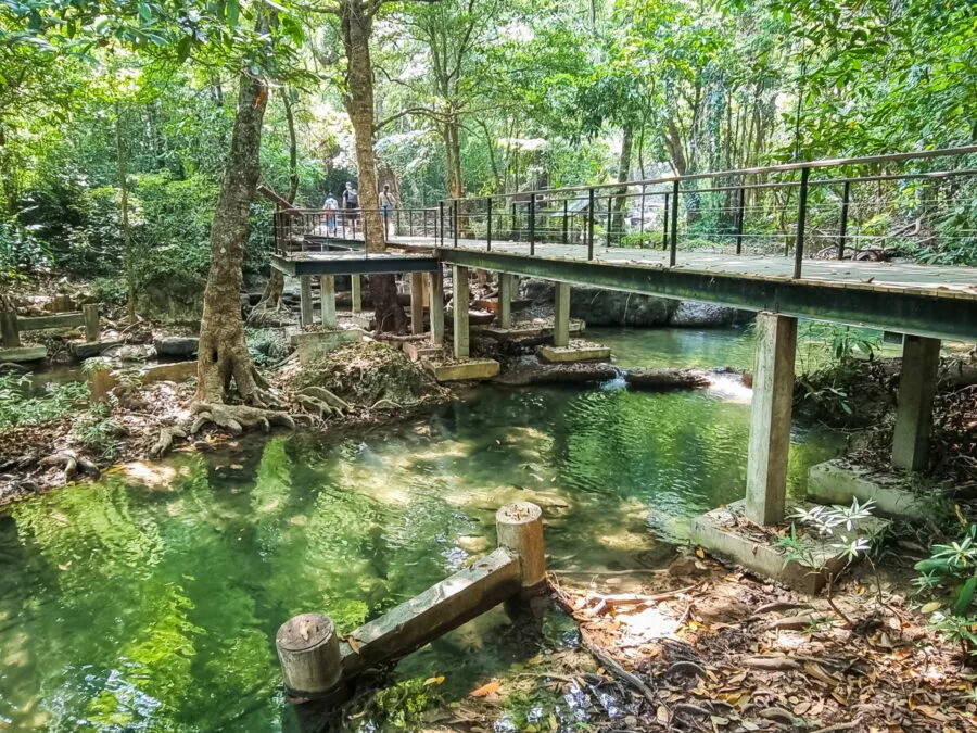 petit pont entre niveau 4 et 5 parc erawan kanchanaburi