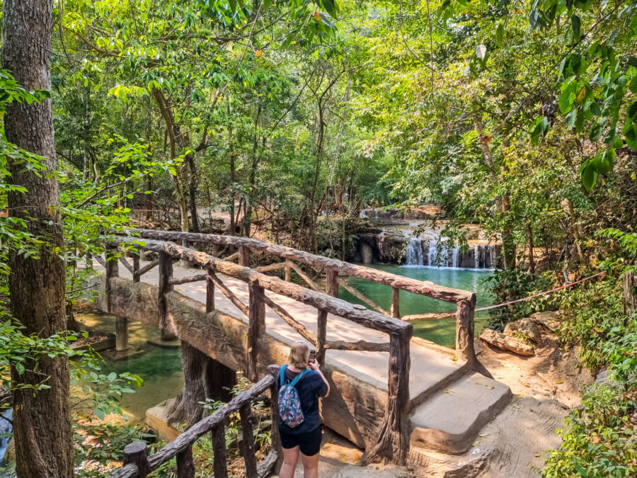 petit pont menant au niveau 3 parc national erawan kanchanaburi