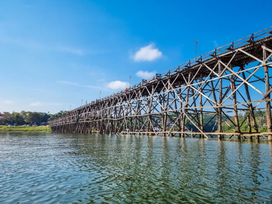 pont môn de sangkhlaburi vu depuis le lac