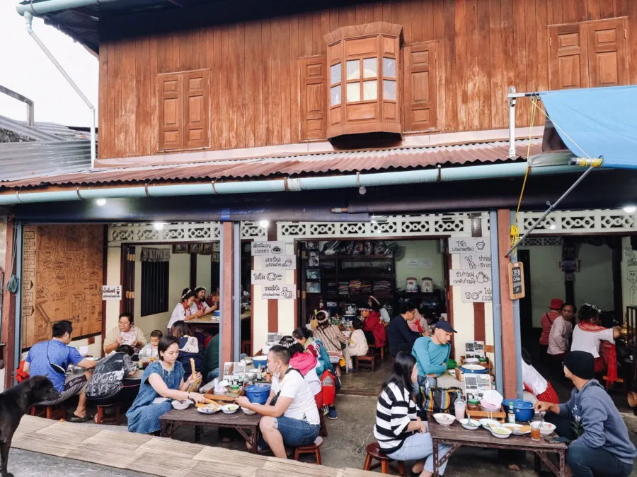 restaurant jok nang yong rue principale wangka village môn sanghklaburi