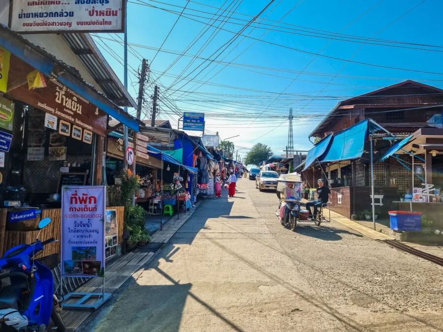 rue principale de wangka village môn sanghklaburi