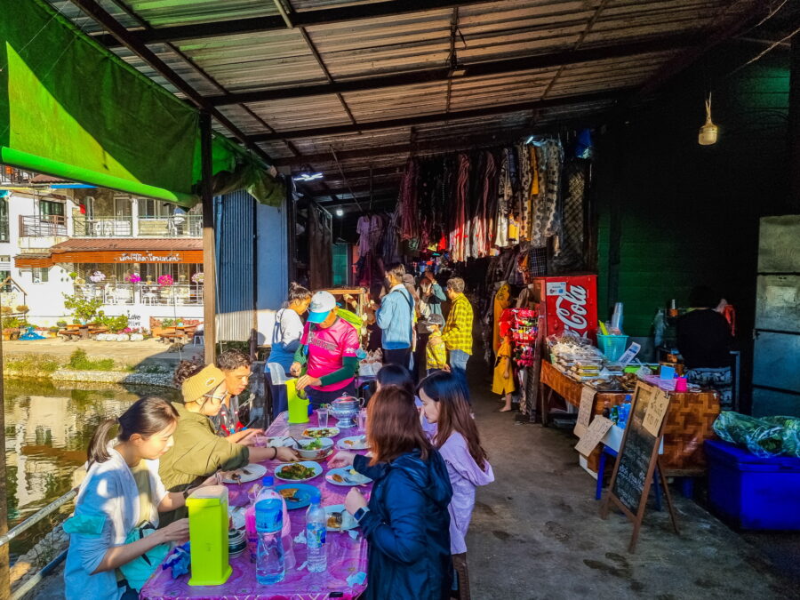 ruelle ban i tong market kanchanaburi