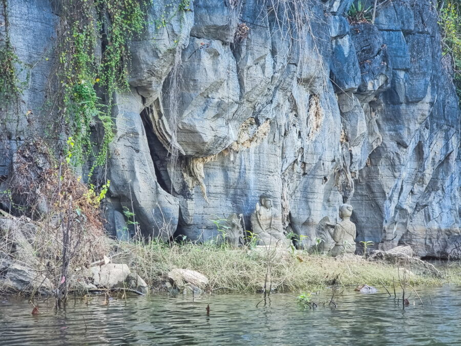 statues inspiration japonaise japanese cliff balade sur lac sangkhlaburi