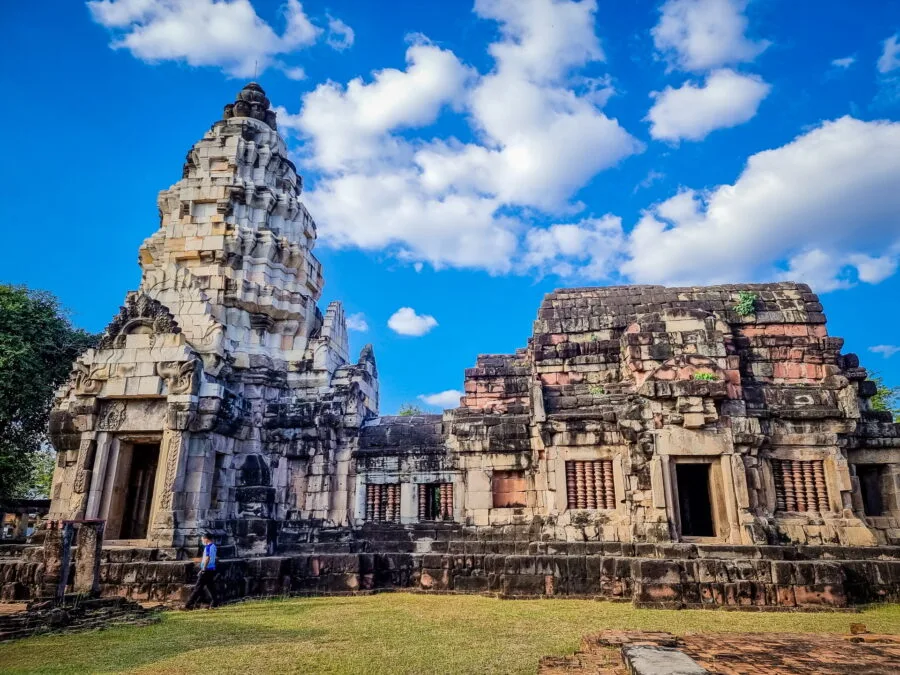 tour et antichambre au prasat phnom wan nakhon ratchasima