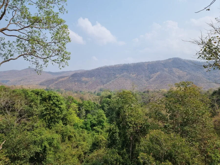 vue sur montagne toute seche parc national erawan