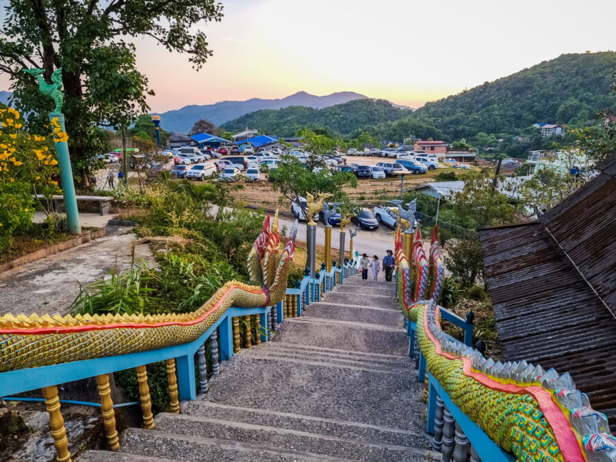 vue sur parking helipad de ban i tong pilok