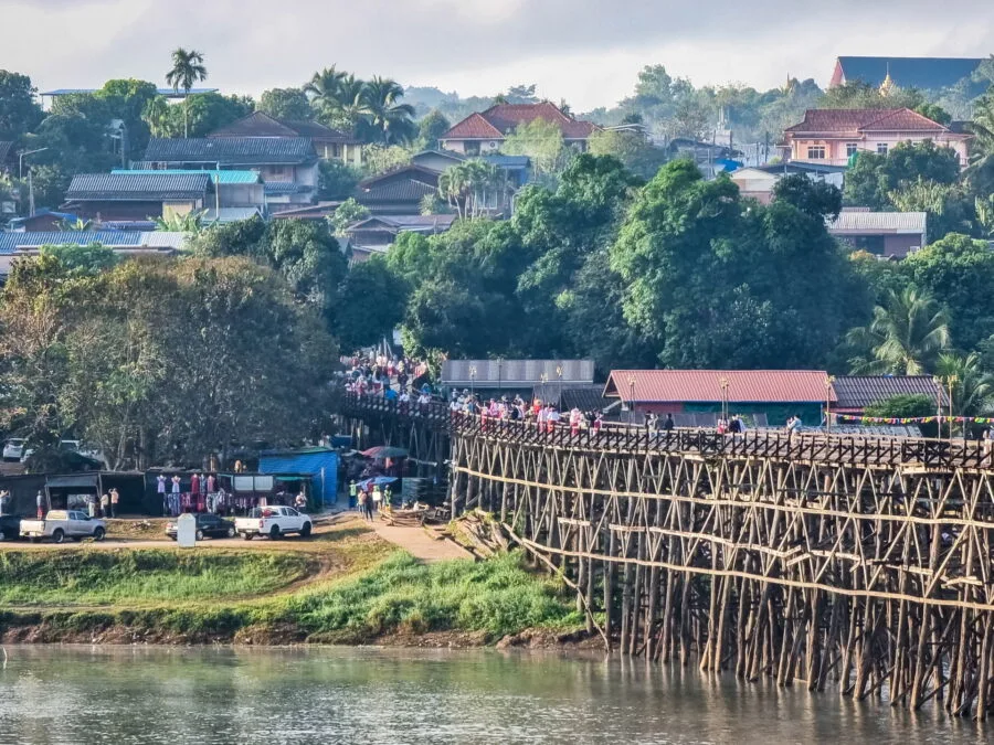 vue sur village môn depuis sangkhlaburi
