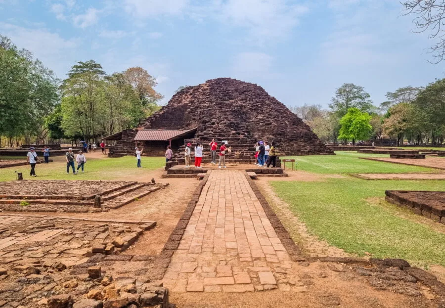 khao khlang nai historical park si thep