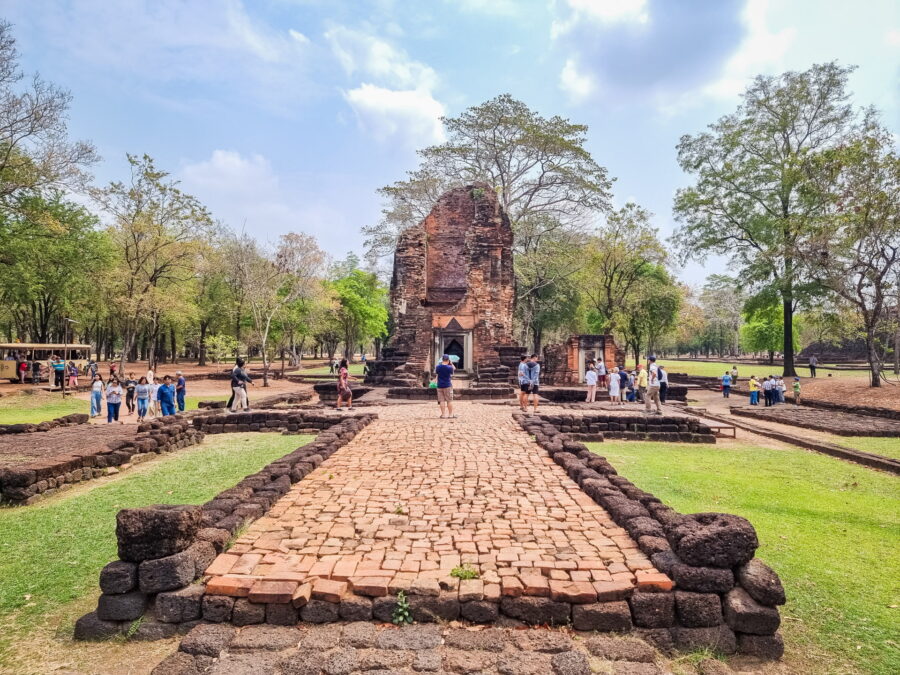prang song phi nong si thep phetchabun historical park
