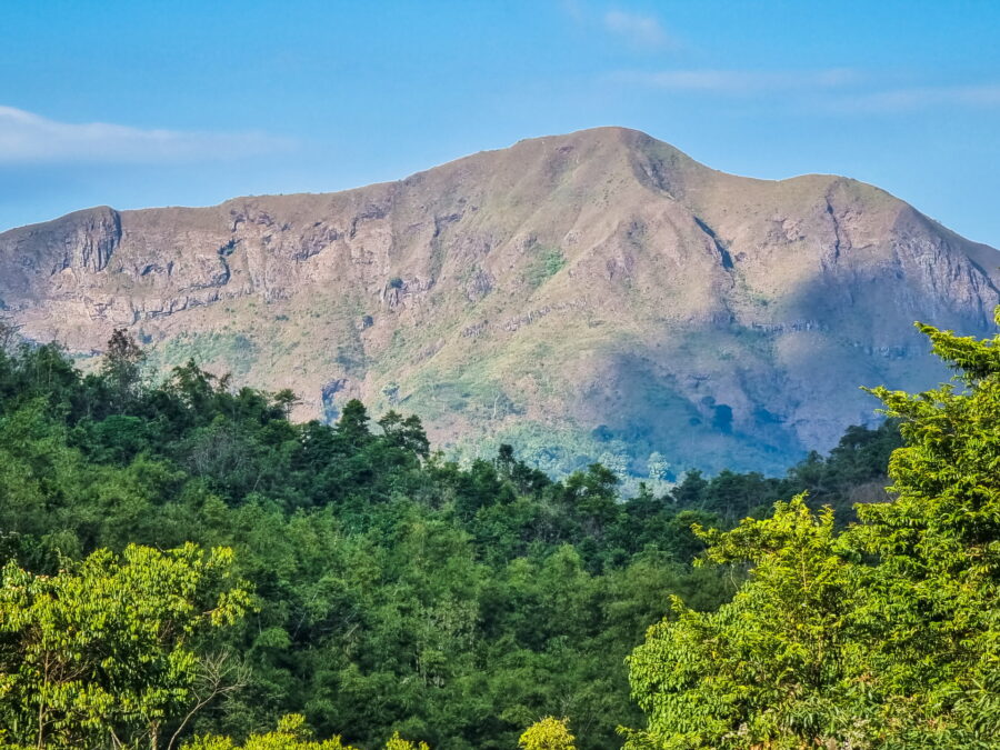 sommet de la montagne khao chang phueak pilok