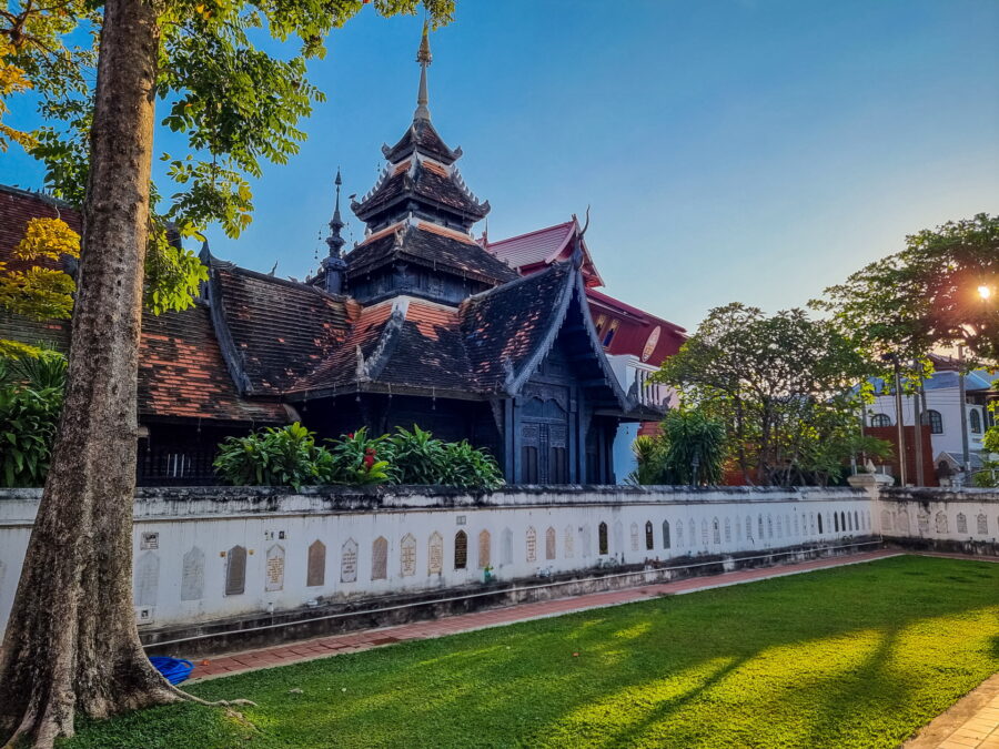 viharn chatumuk buraphachan at wat chedi luang chiang mai