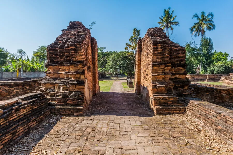 ancient gate wat huanong wiang kum kam chiang mai