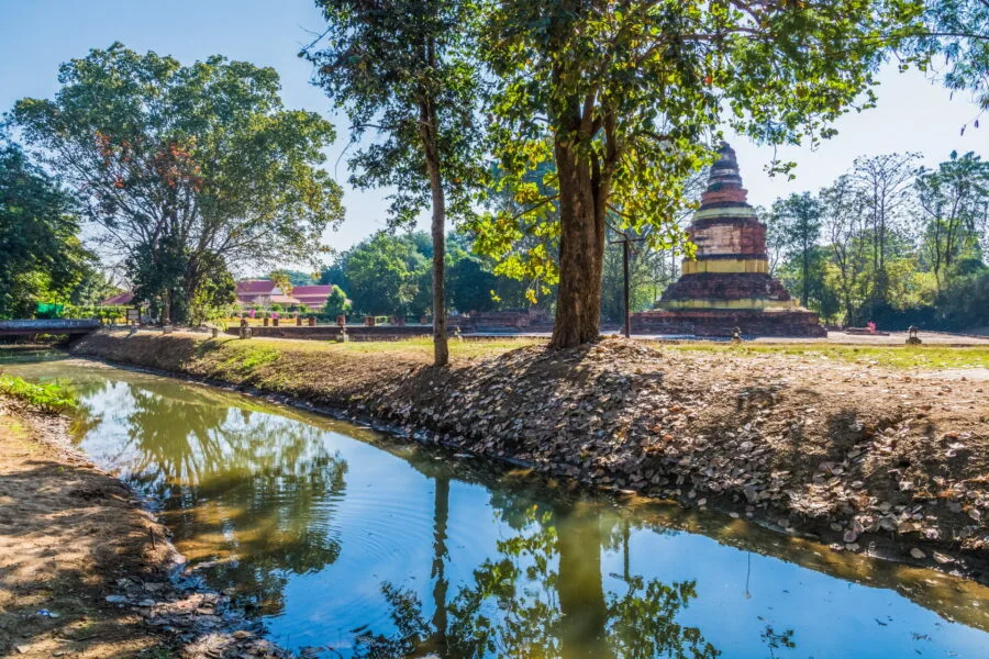 canal bordering wat e kang wiang kum kam chiang mai