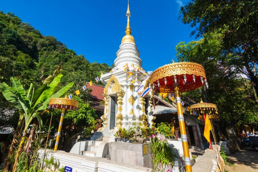 chedi at wat khantha phueksa ban mae kampong