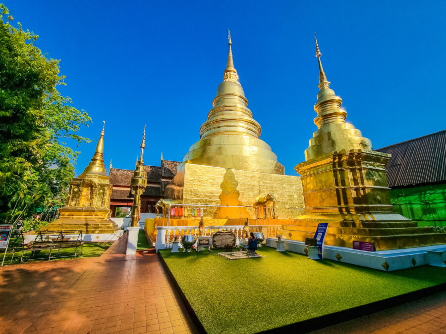 chedis at wat phra singh chiang mai