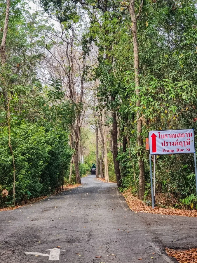 path to wat pa sa kaeo prang ruesi historical park si thep