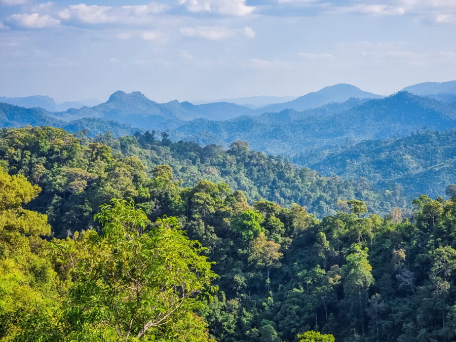 point de vue sur montagnes route de pilok kanchanaburi
