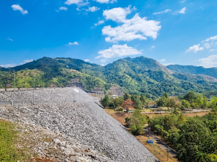 route longeant barrage vajiralongkorn kanchanaburi