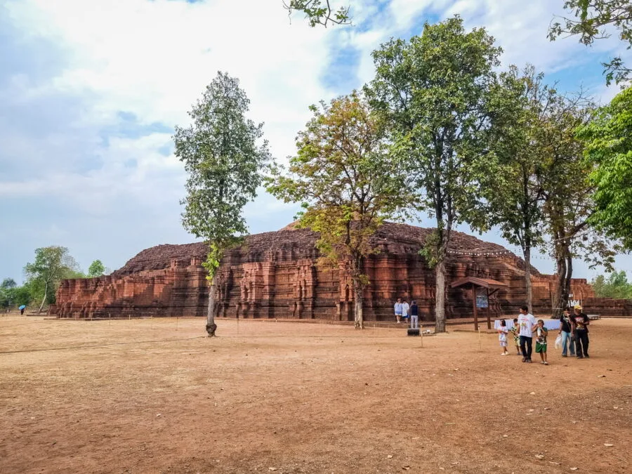 stupa khao khlang nok historical park si thep phetchabun