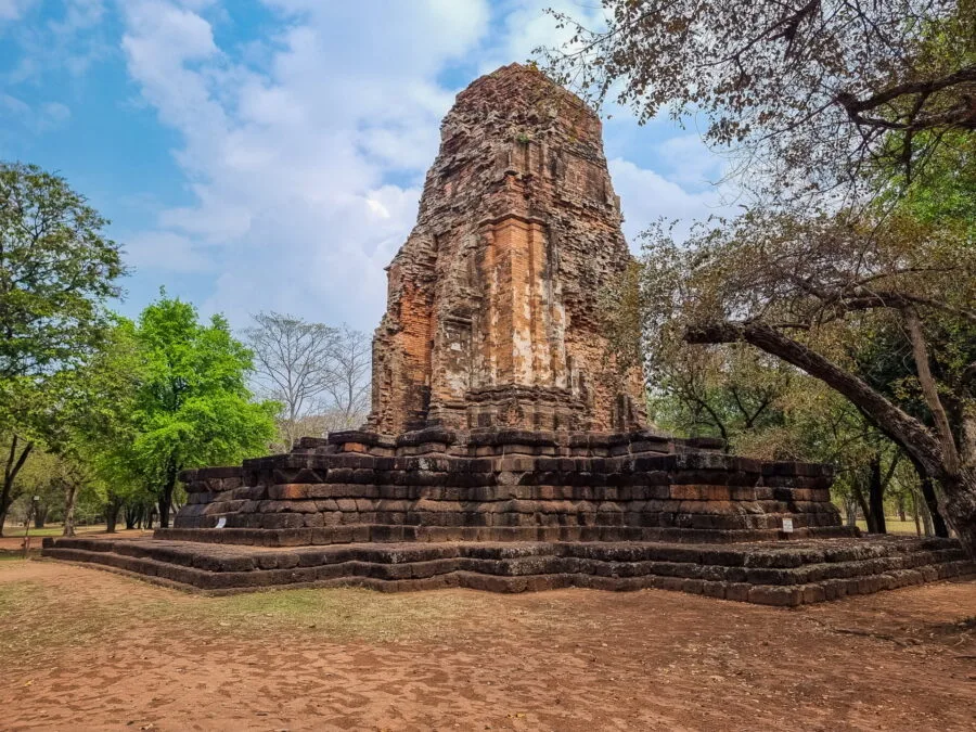 prang si thep tower si thep phetchabun historical park