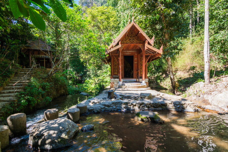 ubosot au wat khantha phueksa ban mae kampong