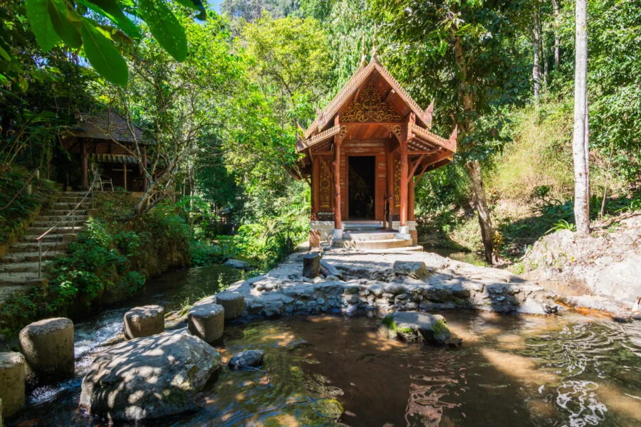 ubosot at wat khantha phueksa ban mae kampong