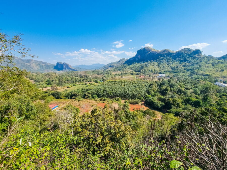 vue depuis chedi phuttha chethiya khiri au wat tha khanun kanchanaburi