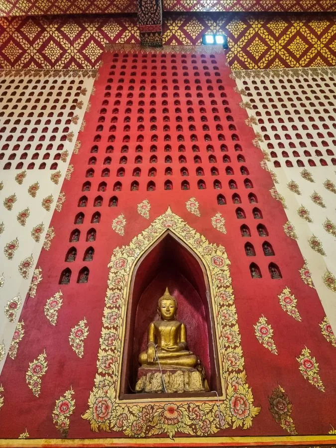 Buddha in a niche in the wall of Wat Phanan Choeng, Ayutthaya