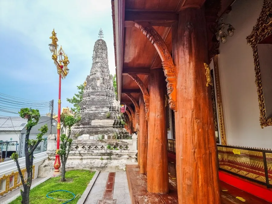 chedi rear wat phana choeng ayutthaya