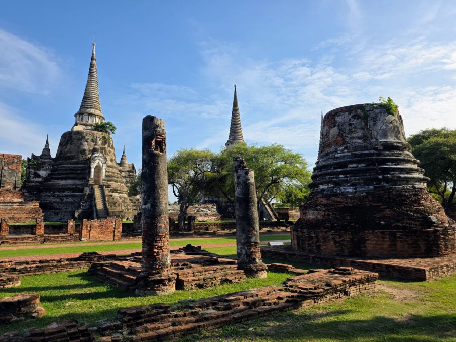 chedi et ruines du wat phra si sanphet ayutthaya