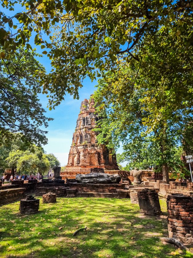 chedi octogonale au wat mahathat ayutthaya